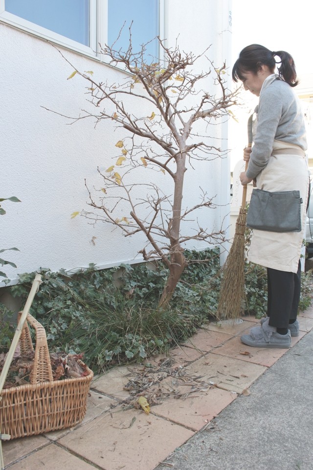 大掃除の最後は庭掃除 便利な 熊手 と 竹ほうき がオススメ 窪田千紘フォトスタイリングwebマガジン Klastyling Powered By ライブドアブログ