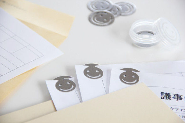 お仕事中にもスマイルを！『ハッピー フェイス クリップ』