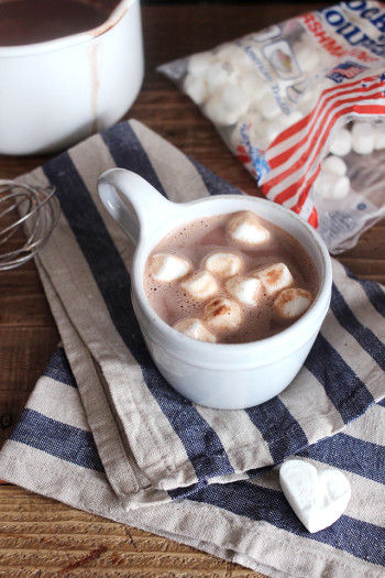 マシュマロを鍋で溶かしておくと、 少しアワアワするので 見た目にも美味しそうに♪