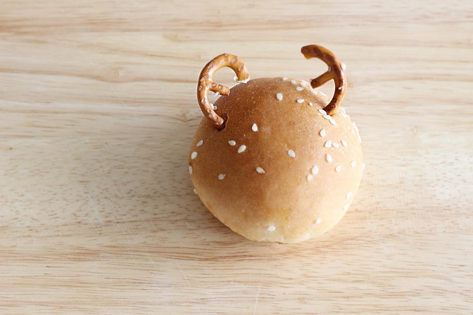 クリスマスレシピ】食べられるトナカイさん ハンバーガー