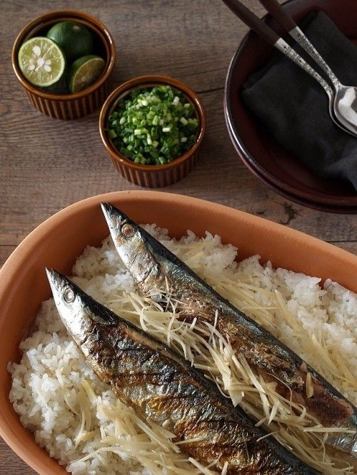 焼いた秋刀魚を炊き込むだけ！　秋の味覚　秋刀魚ごはん