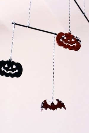 プチプラで簡単ハロウィンモビールを飾ろう!