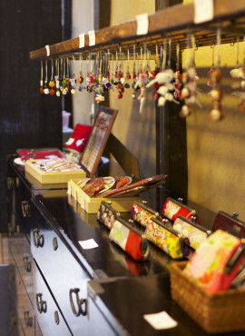 浴衣姿がいっそう華やぐ、京のつまみ細工「鉄線(クレマチス)の髪飾り」