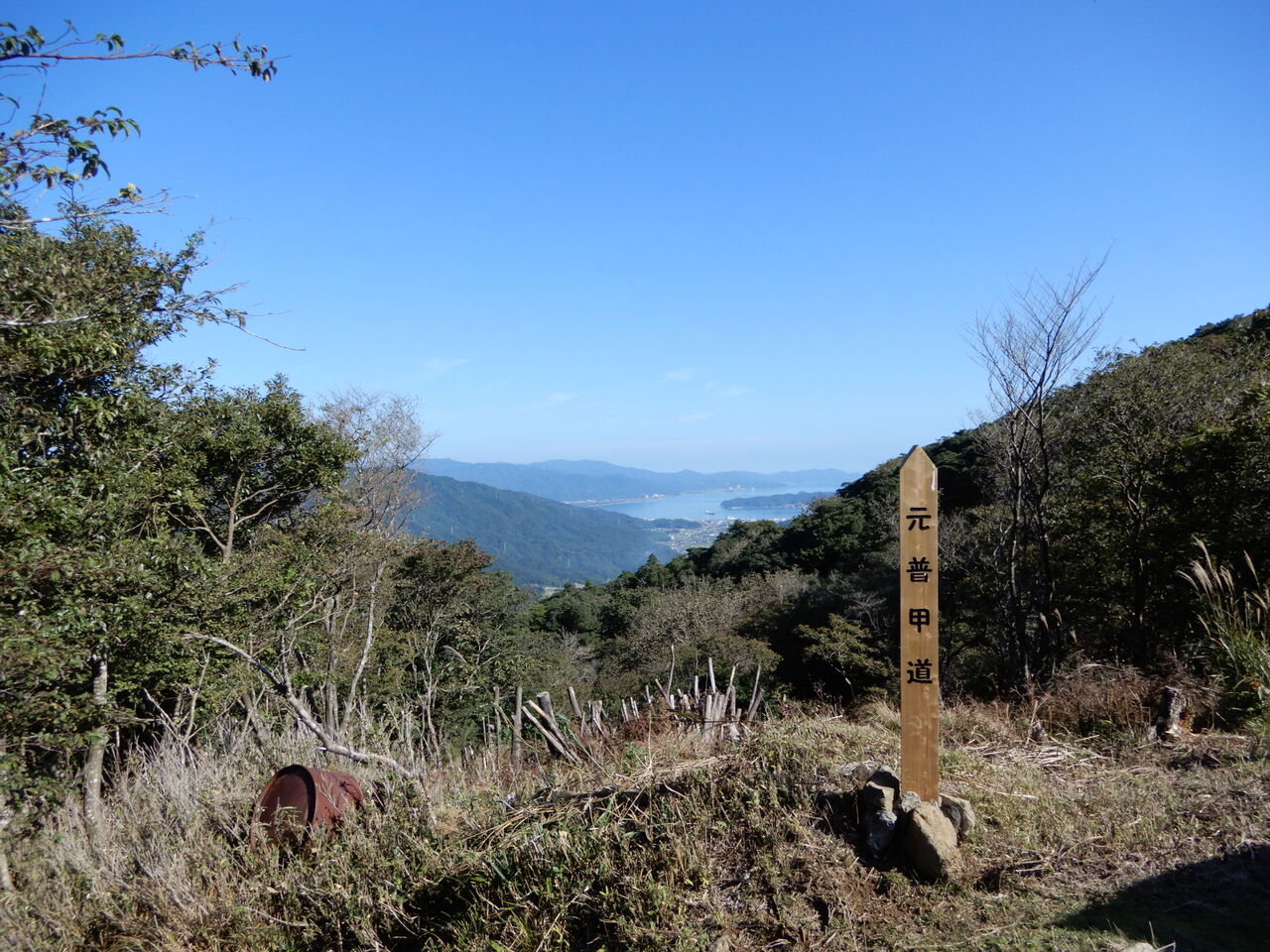 上宮津・杉山エコガイドの会 天然スギと花・古道と蛇紋岩の山
カテゴリ:
古道の四季
紅葉の元普甲道を歩く宮津 滝上山の紅葉千年の古道・元普甲道を歩こう元普甲道~嫁入り道を歩く