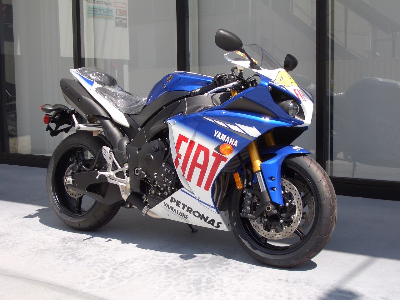 yzf-r1 からみ FIAT2010年式