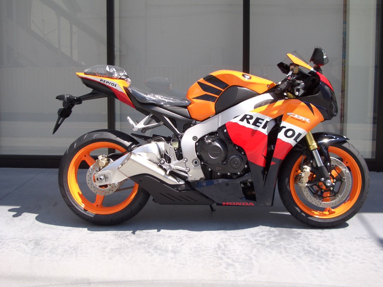 ホンダ/CBR1000RR【2011モデル】入荷！ : モーターサイクル