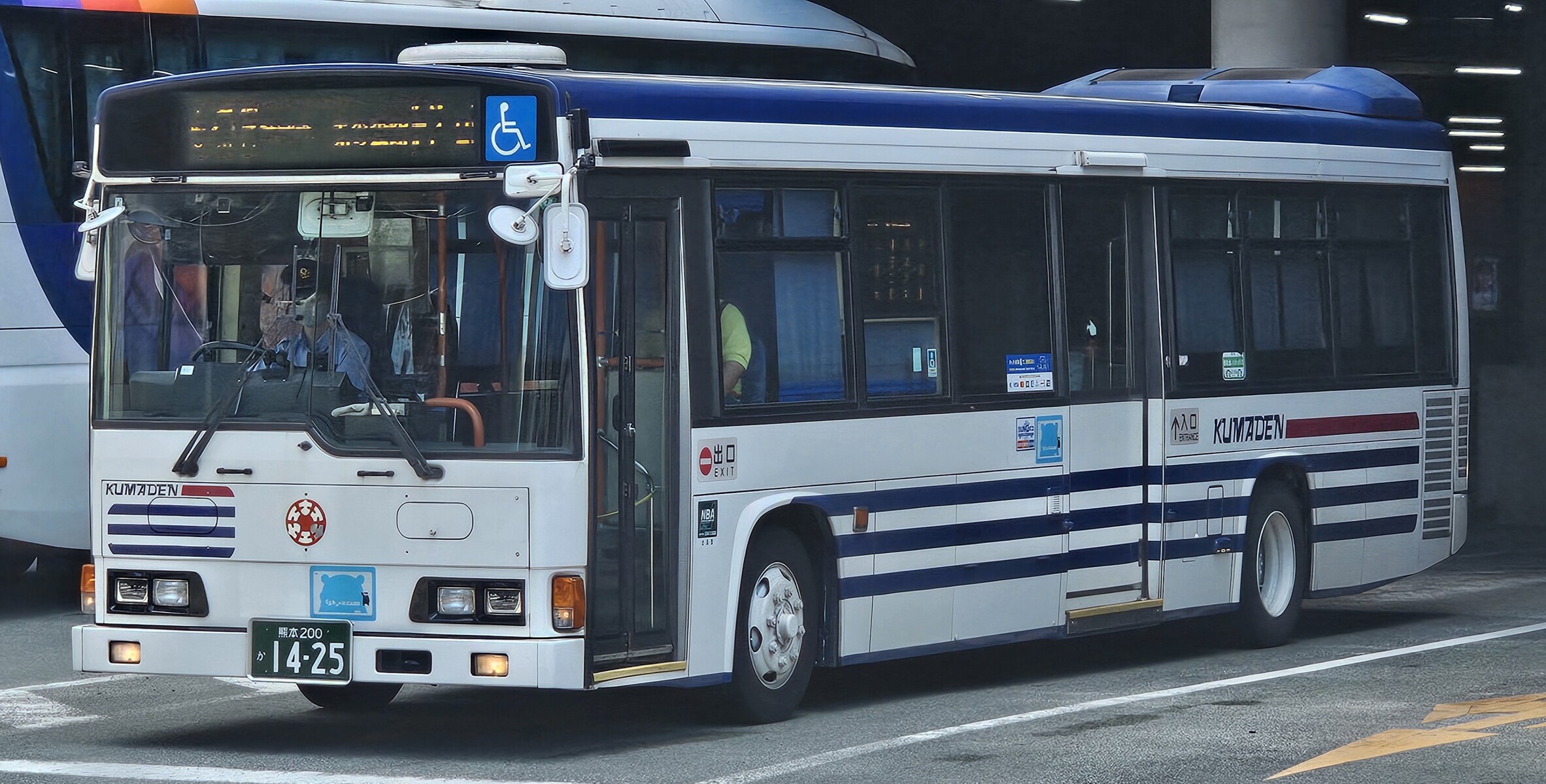 熊本電気鉄道 熊本200か1425 : 🚌BUS画像館熊本🚏九州産交バス 空港