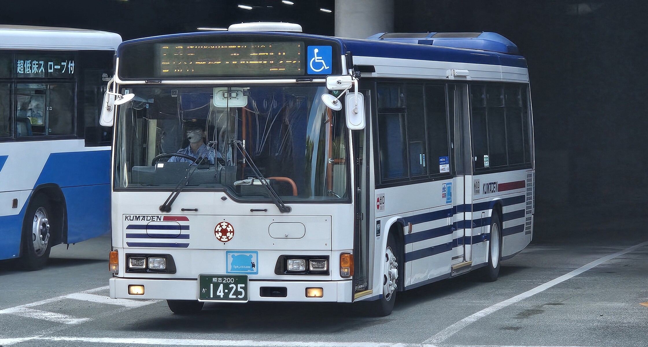 熊本電気鉄道 熊本200か1425 : 🚌BUS画像館熊本🚏九州産交バス 空港