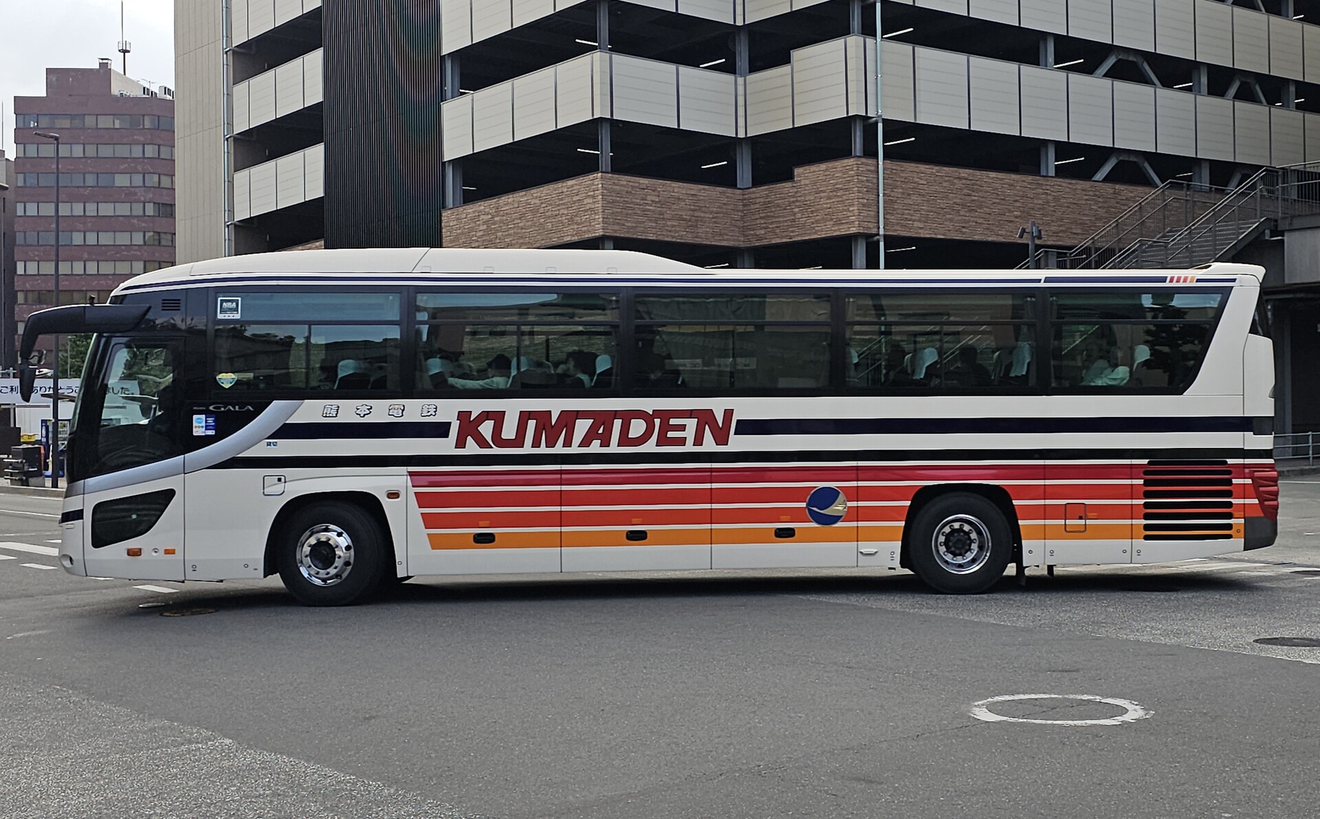 熊本電気鉄道 熊本200か1217 : 🚌BUS画像館熊本🚏九州産交バス 空港