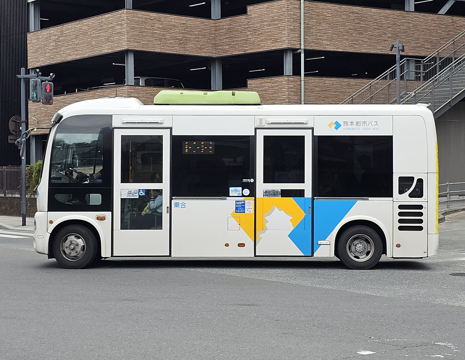 熊本都市バス 熊本200か935 : 🚌BUS画像館熊本🚏くまモンのICカード