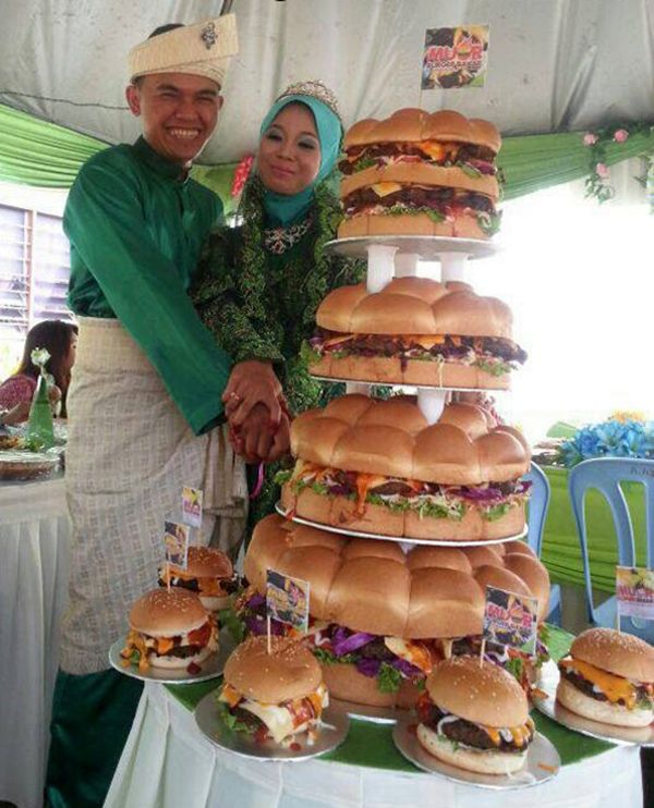 ウェディングケーキならぬ ウェディングバーガー で結婚を祝った人たち ウェディングプランナーミュウの日記 ウェディングケーキならぬ ウェディングバーガー で結婚を祝った人たち ウェディングプランナーミュウの日記