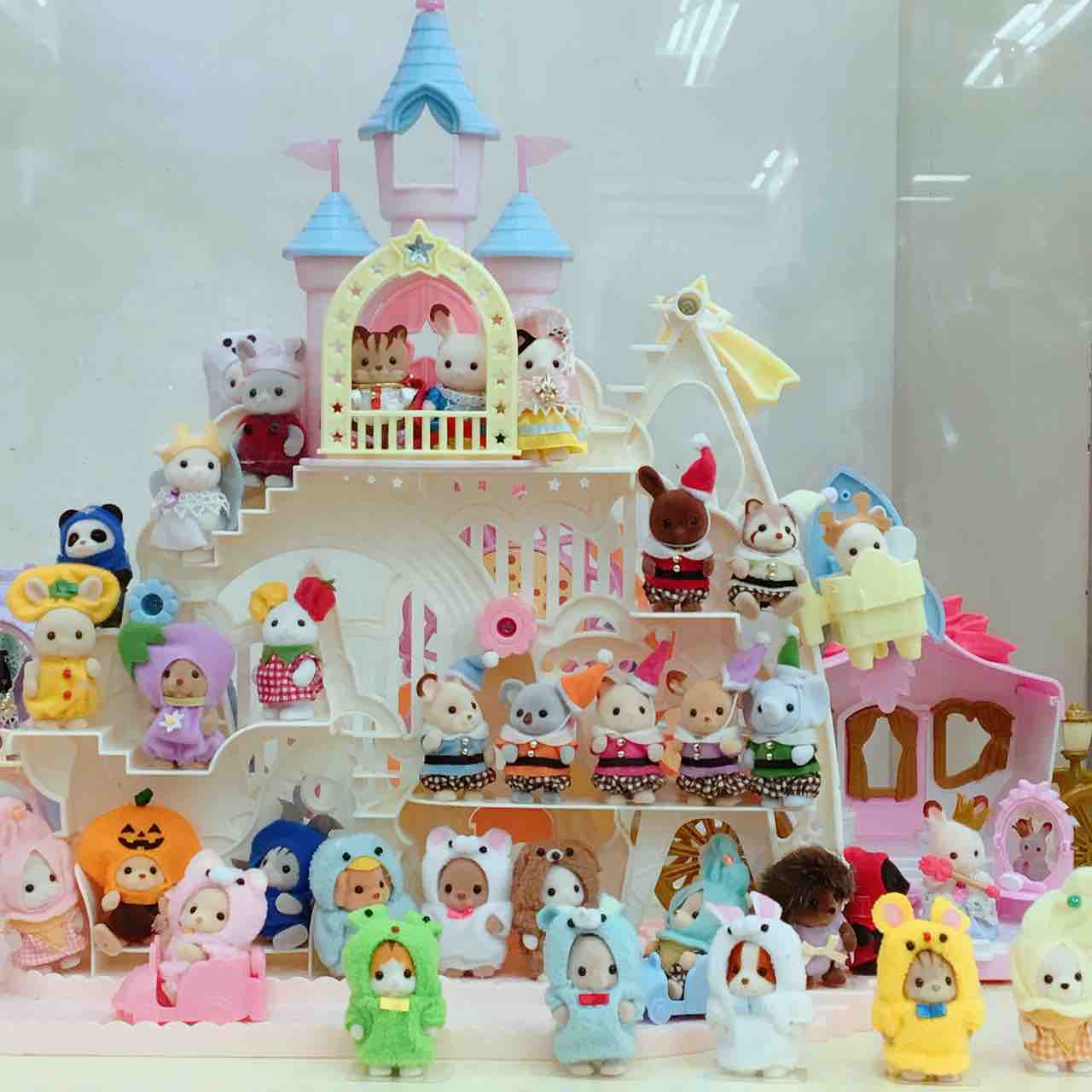 東急ハンズ池袋がシルバニアパラダイスになってる 大きなシルバニアファミリーも 1月5日まで期間限定 大塚暮らしガイド21 東急ハンズ池袋がシルバニアパラダイスになってる 大きなシルバニアファミリーも 1月5日まで期間限定 大塚暮らしガイド21