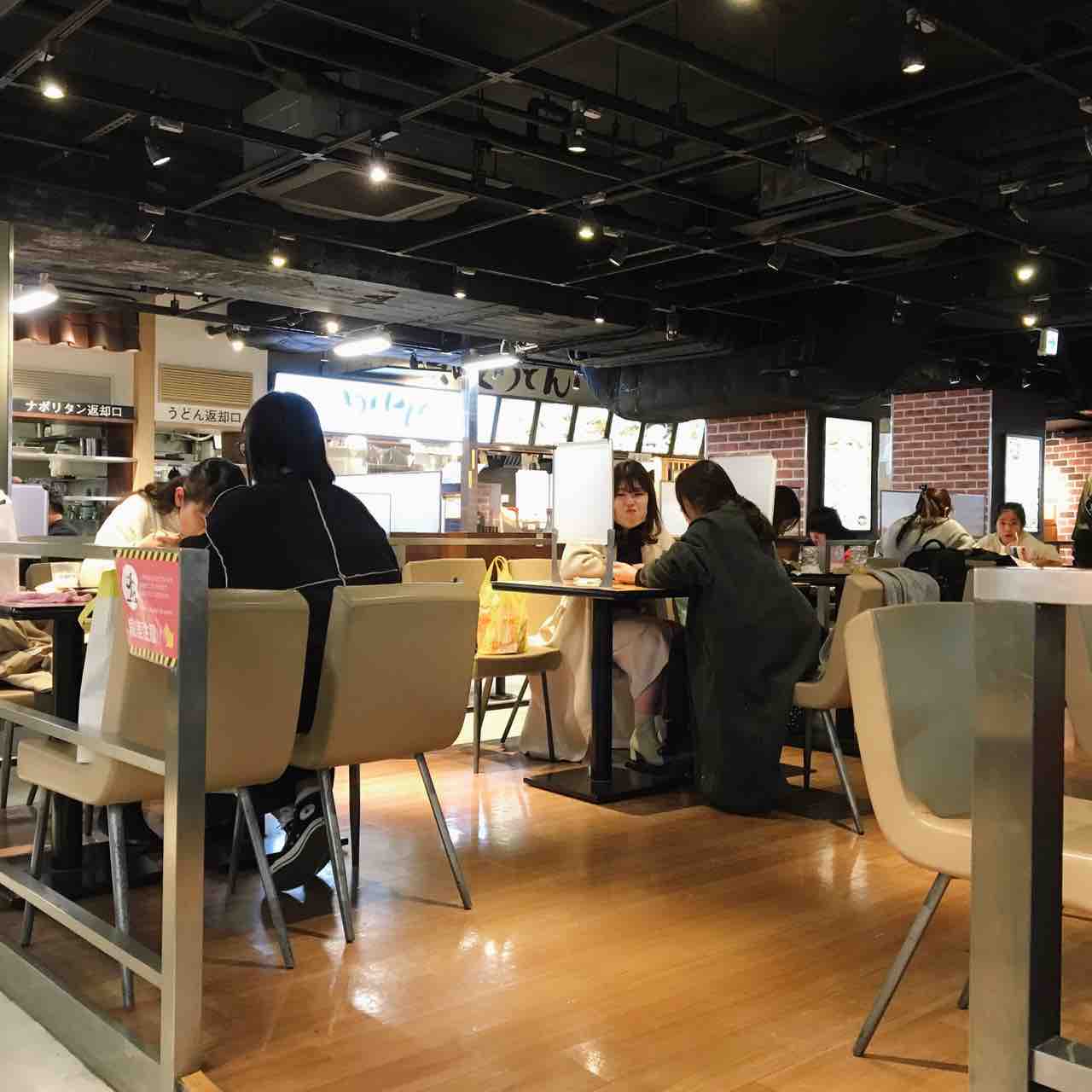 イケフクロウが ド派手なニット で冬のお洒落をしています 池袋東口 大塚暮らしガイド21 イケフクロウが ド派手なニット で冬のお洒落をしています 池袋東口 大塚暮らしガイド21