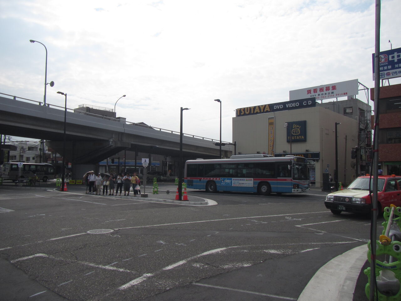 京急金沢文庫駅西口バスターミナルの様子から 16 10 10現在 横浜みなみ通信 避難所 双道鉄道 京急金沢文庫駅西口バスターミナルの様子から 16 10 10現在 横浜みなみ通信 避難所 双道鉄道