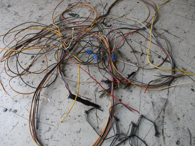 ボートトレーラー フレーム内部の配線不具合 本日の船大工