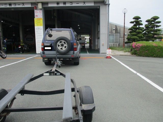 トレーラーの予備検査受験 車台番号再打刻 の巻 本日の船大工