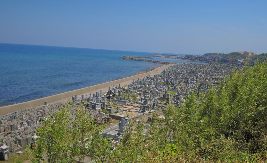 Architecの寄りみちカメラ 鳥取 琴浦町 東伯郡 花見潟墓地から赤碕港へ