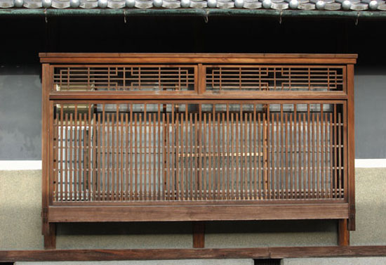 Architecの寄りみちカメラ : 美しき連子格子(れんじこうし)/ 奈良・高取 土佐の町並み