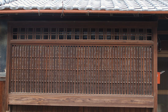 Architecの寄りみちカメラ : 美しき連子格子(れんじこうし)/ 奈良・高取 土佐の町並み