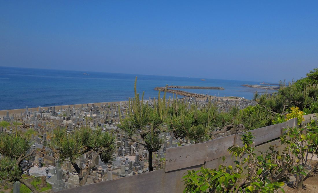 Architecの寄りみちカメラ 鳥取 琴浦町 東伯郡 花見潟墓地から赤碕港へ