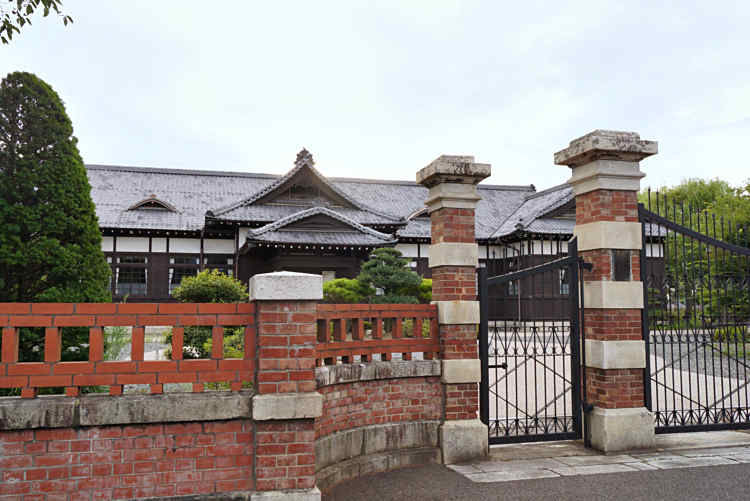 ◉真作保証◉小松益喜〓神戸地方裁判所旧庁舎風景◉油彩画F6号