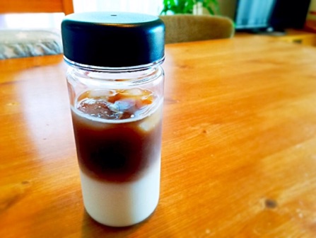月末の食卓にこれどう コーヒー牛乳はインスタントコーヒーでつくるのがうまい 月末の食卓にこれどう コーヒー牛乳はインスタントコーヒーでつくるのがうまい