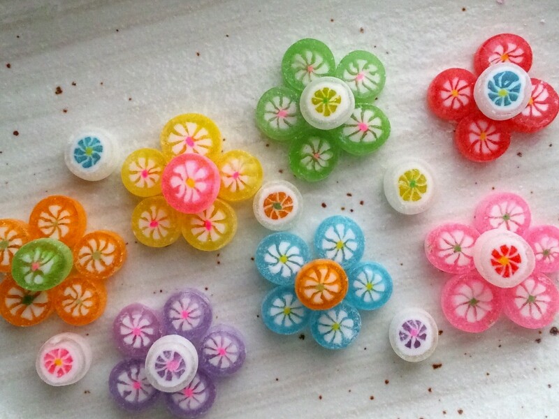 飴を並べてみました 花柄 さかななど 和柄のアメで遊ぶ Yakoyakoブログ