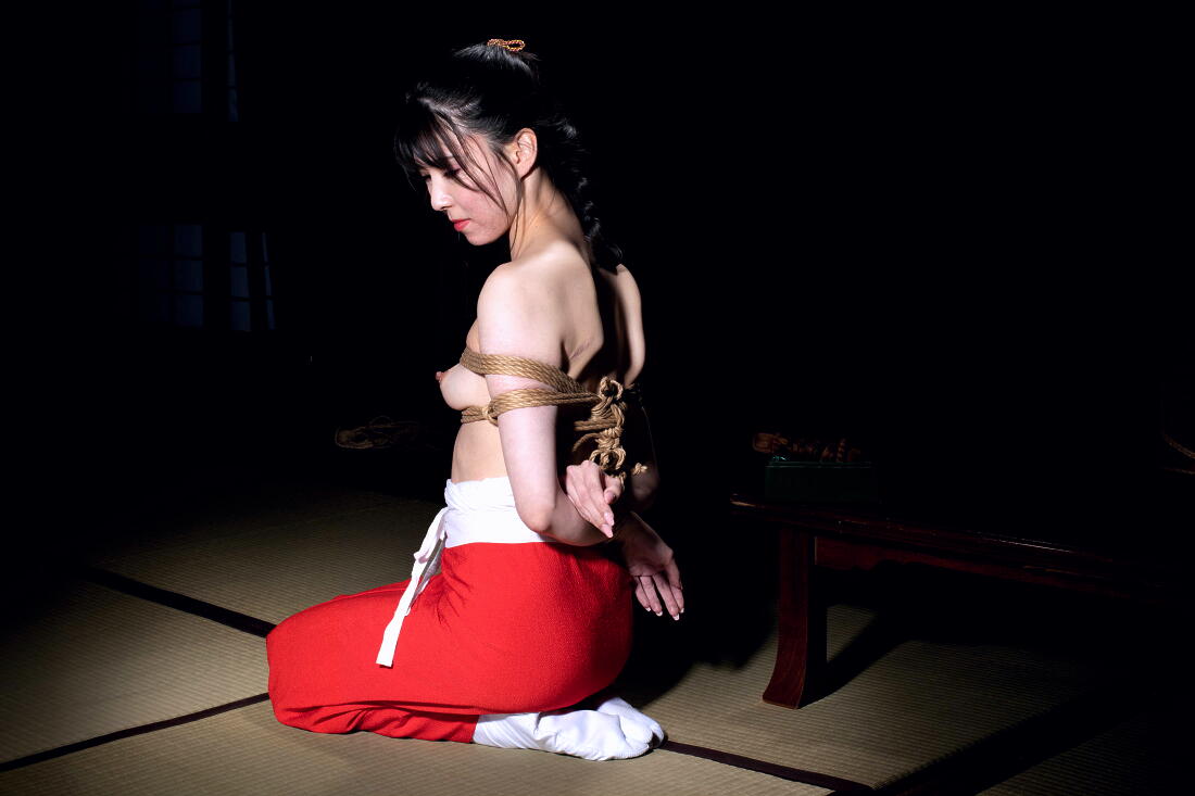 和服緊縛足袋丸裸女緊縛 美しき女性の緊縛美 (767) 腰巻、裾よけ（蹴出）、湯文字、赤褌、白褌、青褌（4） : ko_c_sanのblog