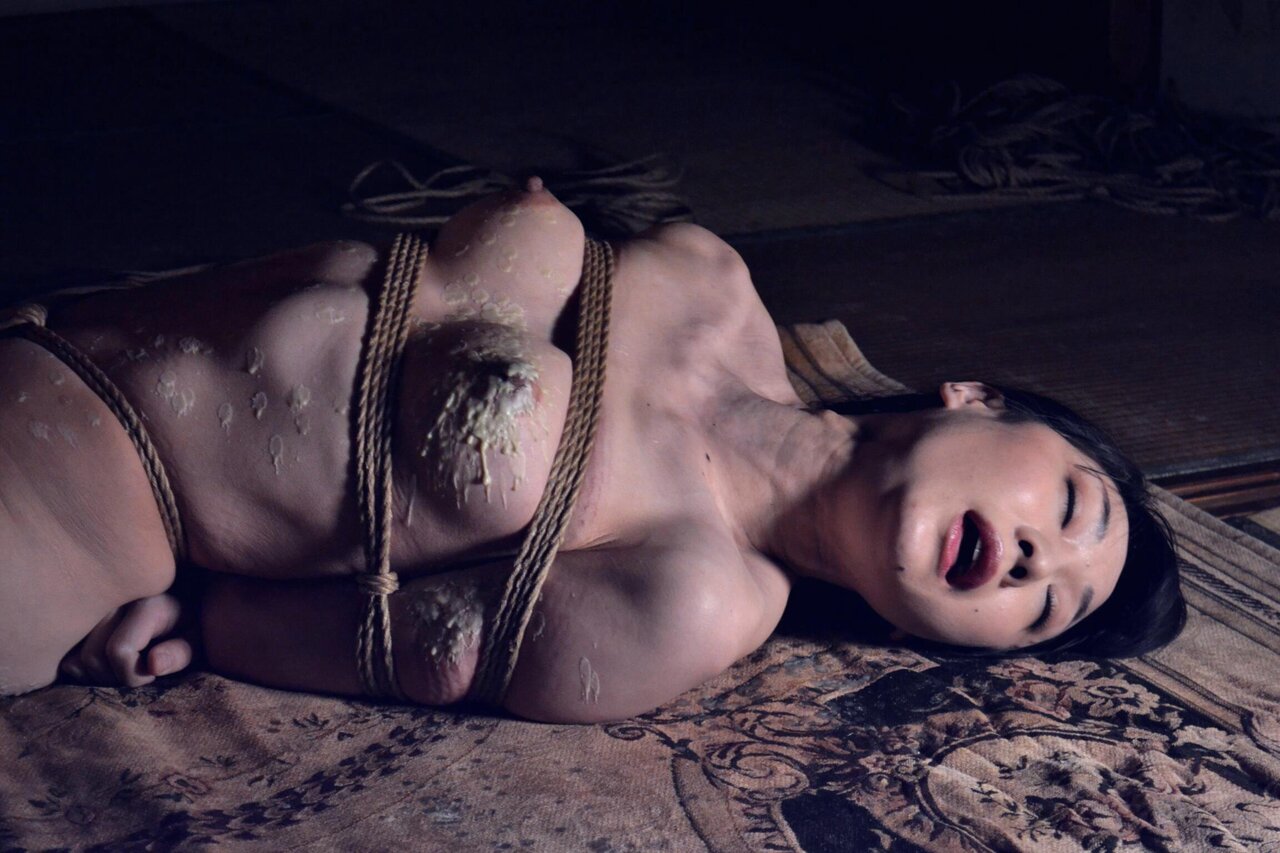女体緊縛画像全裸　緊縛　折檻 