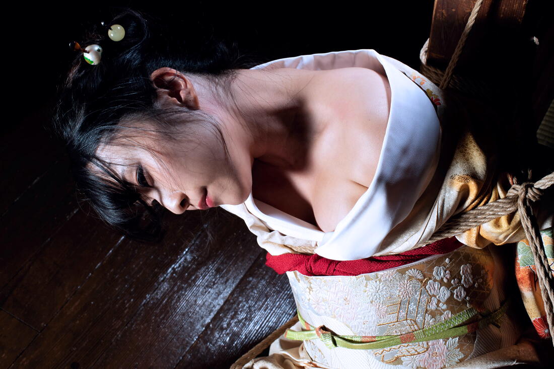 団鬼六 美女緊縛画緊縛　着物吊り 