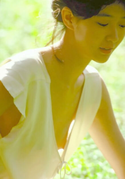 (753) 透けて見える(のぞける)乳首の美女31紺野美沙子