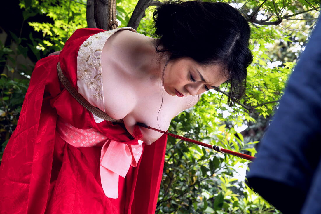 正座緊縛ビンタ 