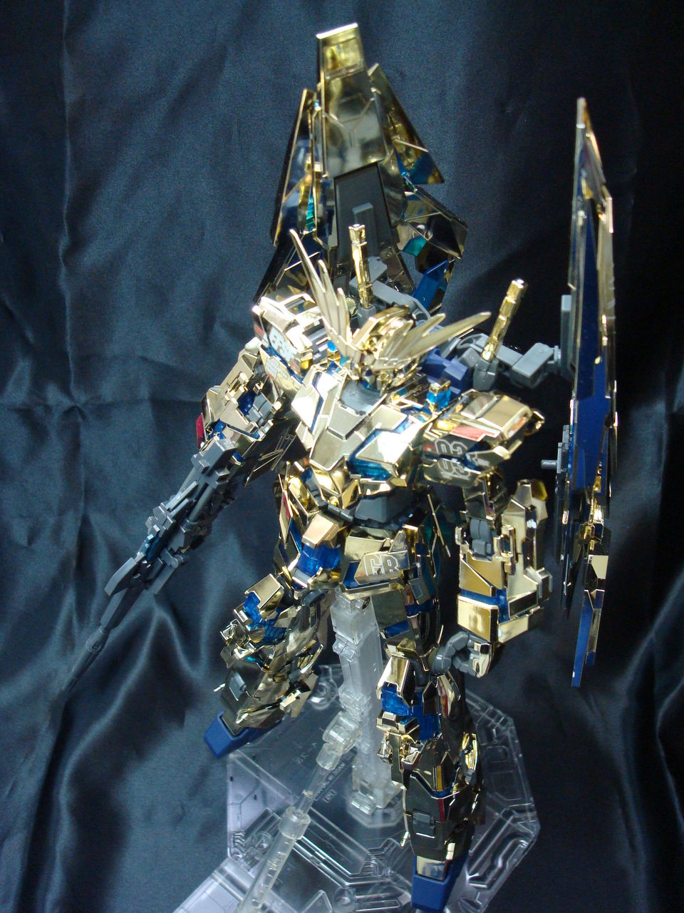 店頭用サンプル「MG 1/100 ユニコーンガンダム3号機 フェネクス