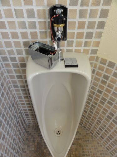 男子トイレの水洗調整しました ロハスな家創り日記 男子トイレの水洗調整しました ロハスな家創り日記