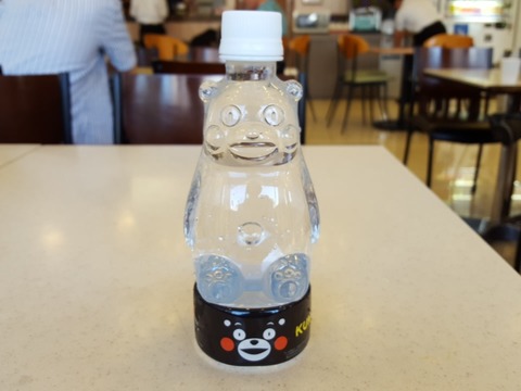 熊本の水をくまモンのボトルに詰め込んだ、ユニークなミネラルウォーター。