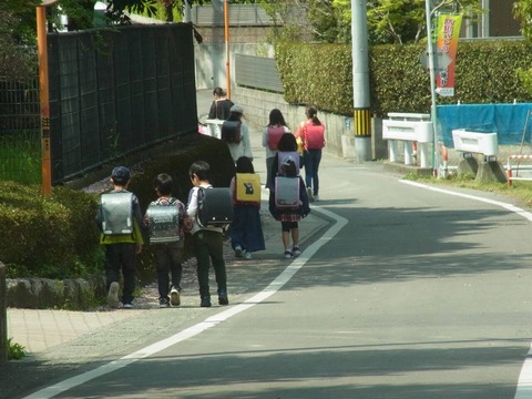 始業式の日、低学年の下校時間