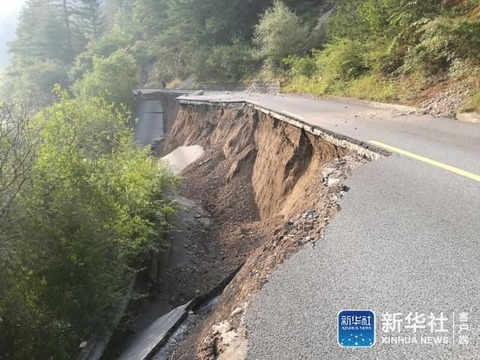 九寨溝道路損傷1