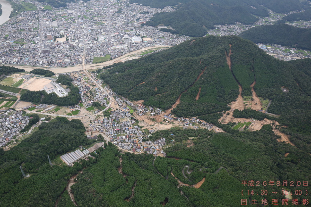 広島市安佐南 北地区の土砂災害は人災 国土地理院航空写真を公開 いや 好くもこんな場所に家を建てるよ 素晴らしきかな日本人 By 小早川俊一 広島市安佐南 北地区の土砂災害は人災 国土地理院航空写真を公開 いや 好くもこんな場所に家を建てるよ 素晴らしきかな日本人 By 小早川俊一