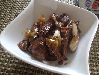 牛肉のにんにくソース炒め