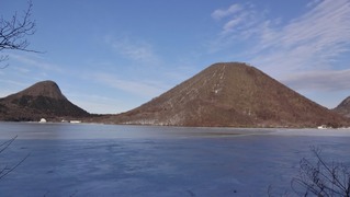 凍る榛名湖