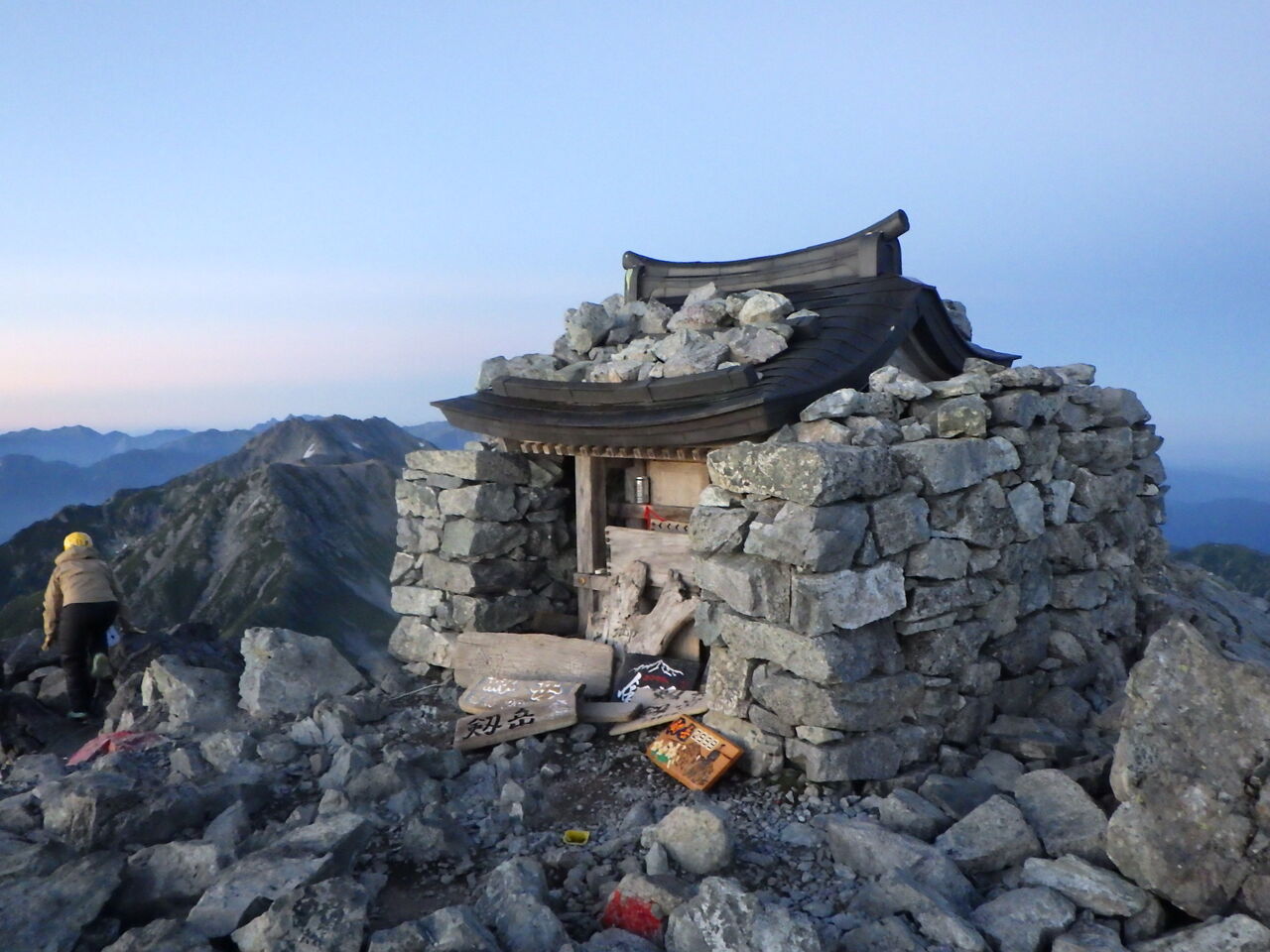 DB5AAA12-0B1E-4A69-B3C5-19407AA25EC7