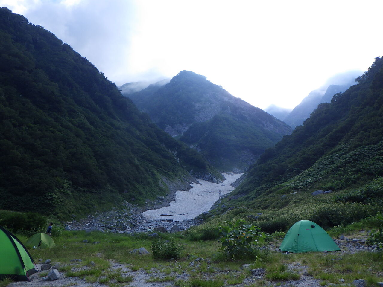 AF6C06B5-254A-415C-A17D-C7F271C2552B