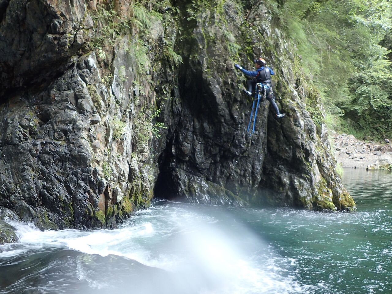 93950795-A1DC-4A9D-B853-EDD600CEF4F8