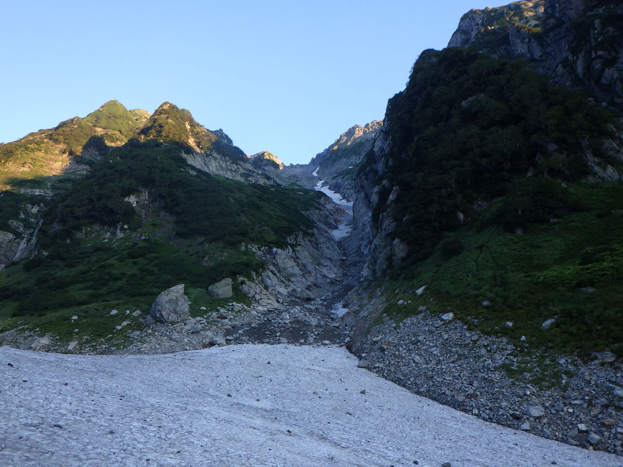 7CA626C9-E77C-47E9-97F4-5D6B572442E2