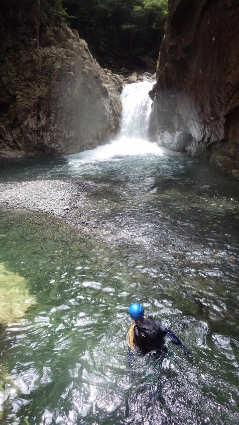 643E9B00-DD06-4E9E-8306-379157909243