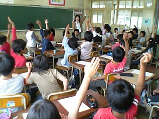 高津橋小学校にみみず配布 こうべ みみずプロジェクト 高津橋小学校にみみず配布 こうべ みみずプロジェクト