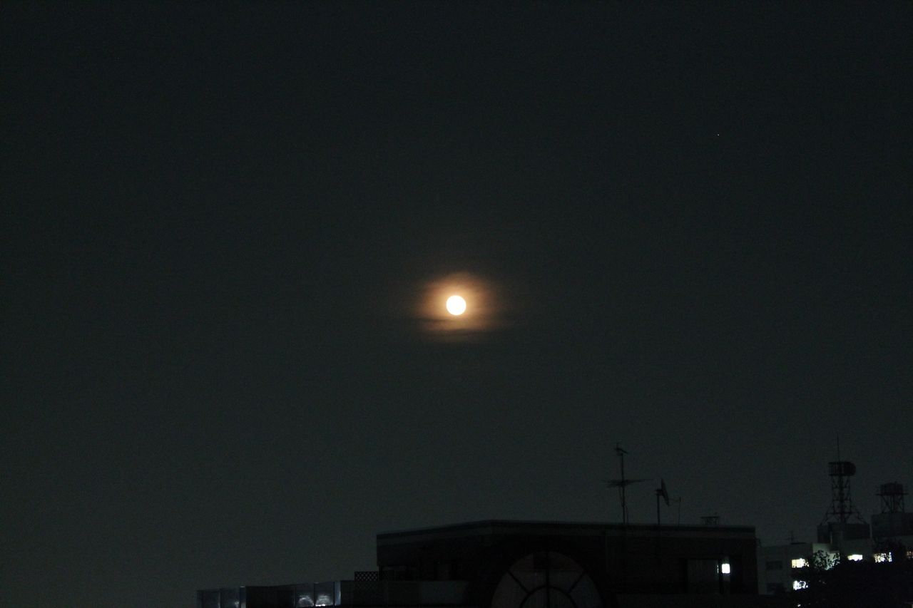 赤い月 学園西町ホップスコッチです