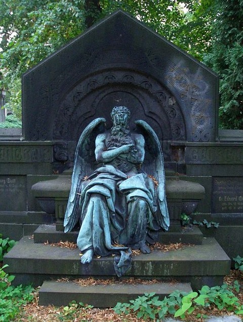 500px-Chronos,sleeping_on_Wolff_grave-ME_fec