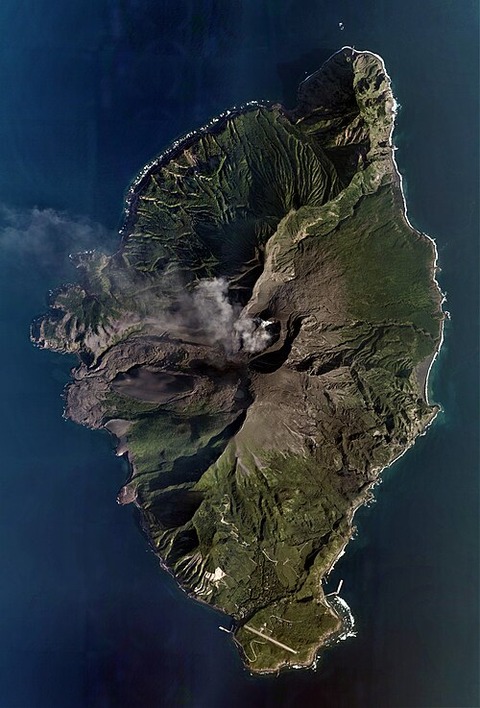 Suwanosejima_Island,_Toshima_Kagoshima_Aerial_photograph.2009