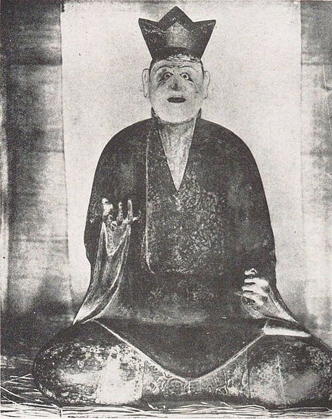 Statue_of_shinra_myojin,_Mii-dera